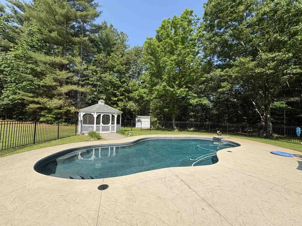 31 Emerson Lane Hollis NH 03049