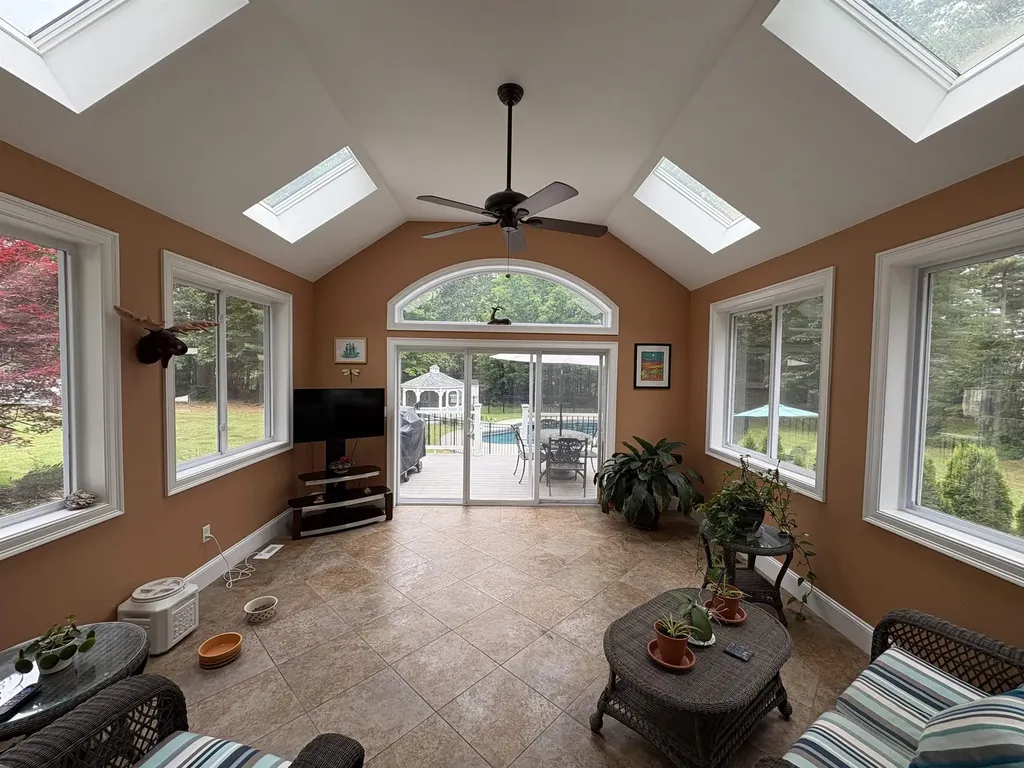 31 Emerson Lane Hollis NH 03049