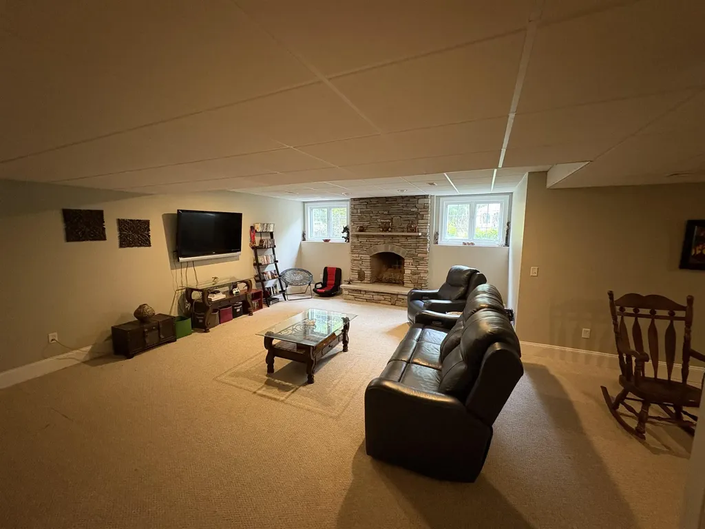 31 Emerson Lane Hollis NH 03049