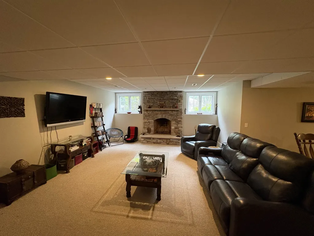 31 Emerson Lane Hollis NH 03049