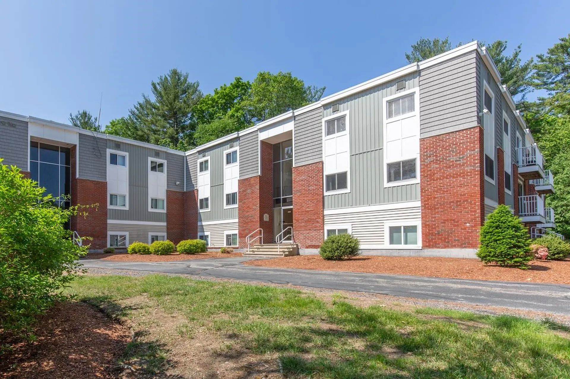 160 L Capitol Hill Drive Londonderry NH 03053