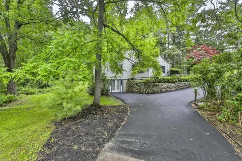 20 Morse Avenue Nashua NH 03060