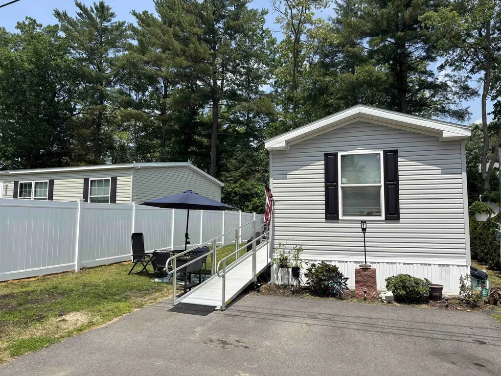 15 Courtesy Avenue Belmont NH 03220