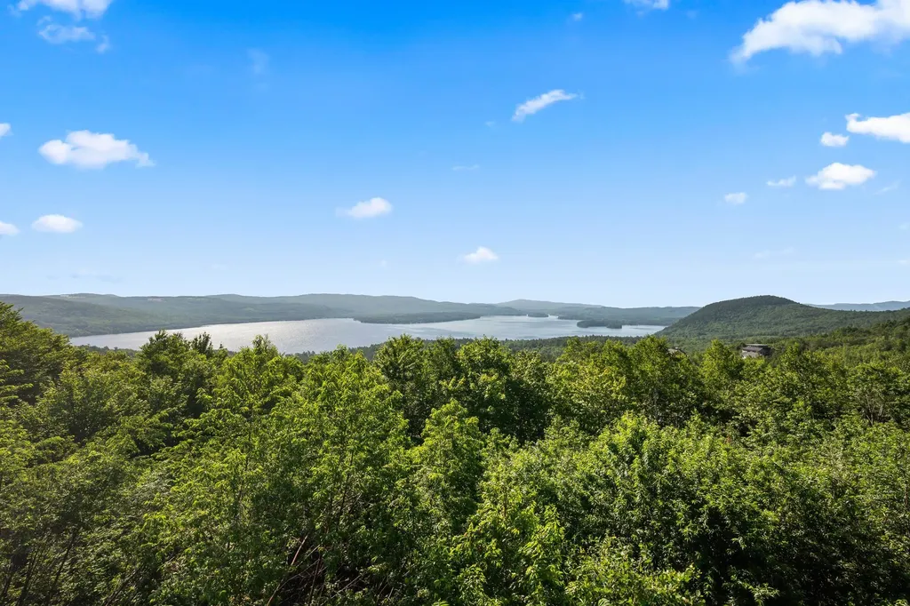 4 Skyline Drive Hebron NH 03241