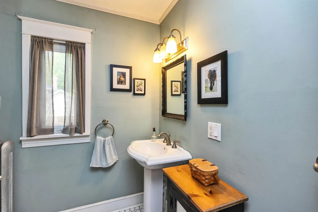 48 North Adams Street Manchester NH 03104