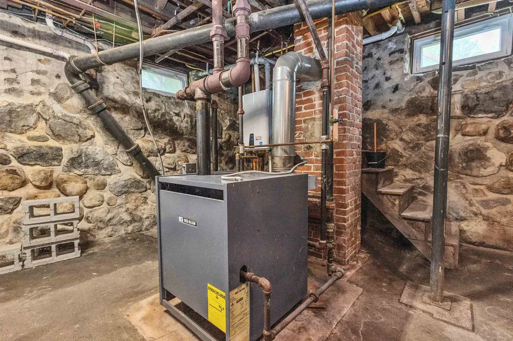 48 North Adams Street Manchester NH 03104