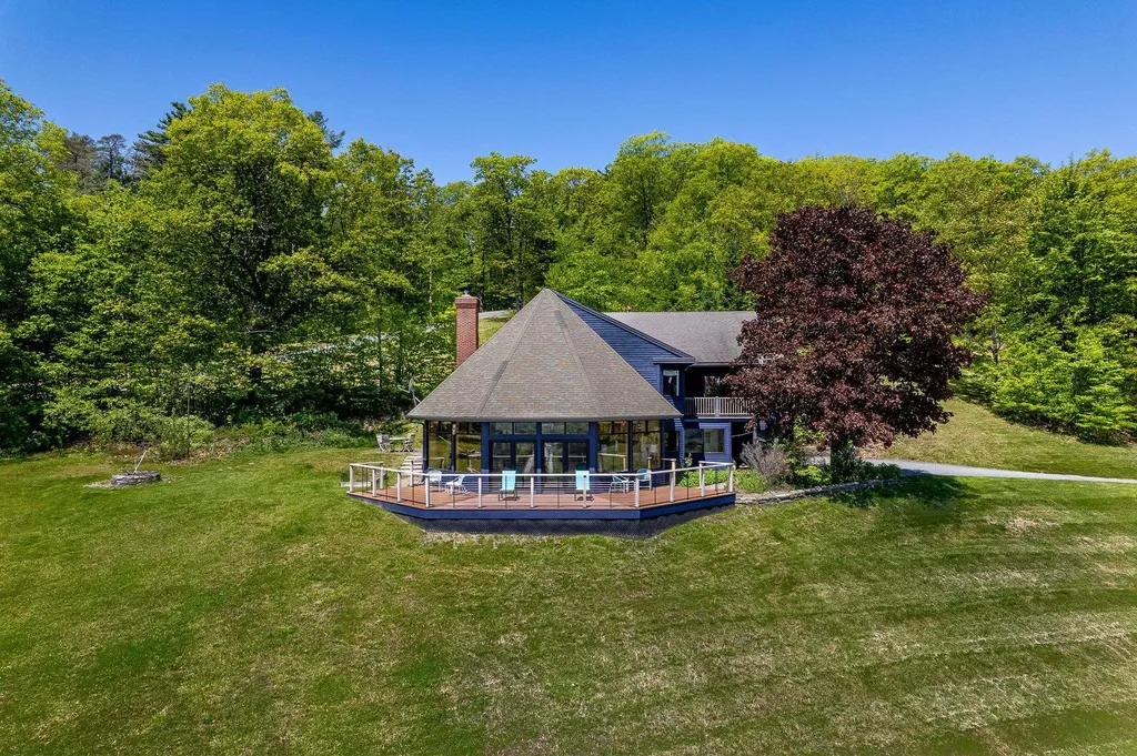 122 Coachman's Way Hartford VT 05001