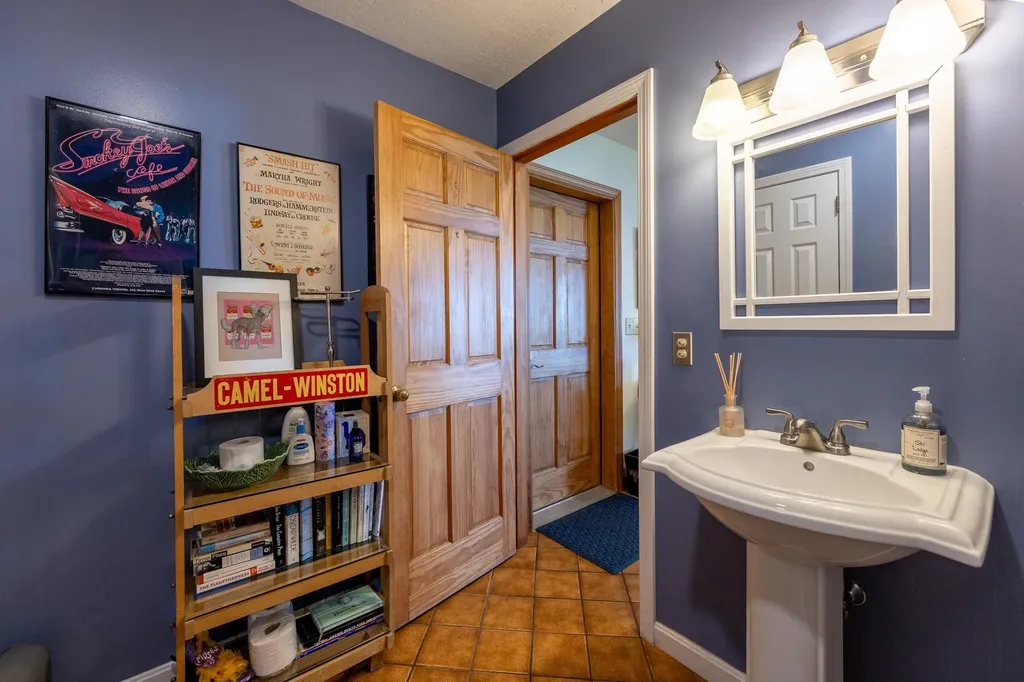 122 Coachman's Way Hartford VT 05001