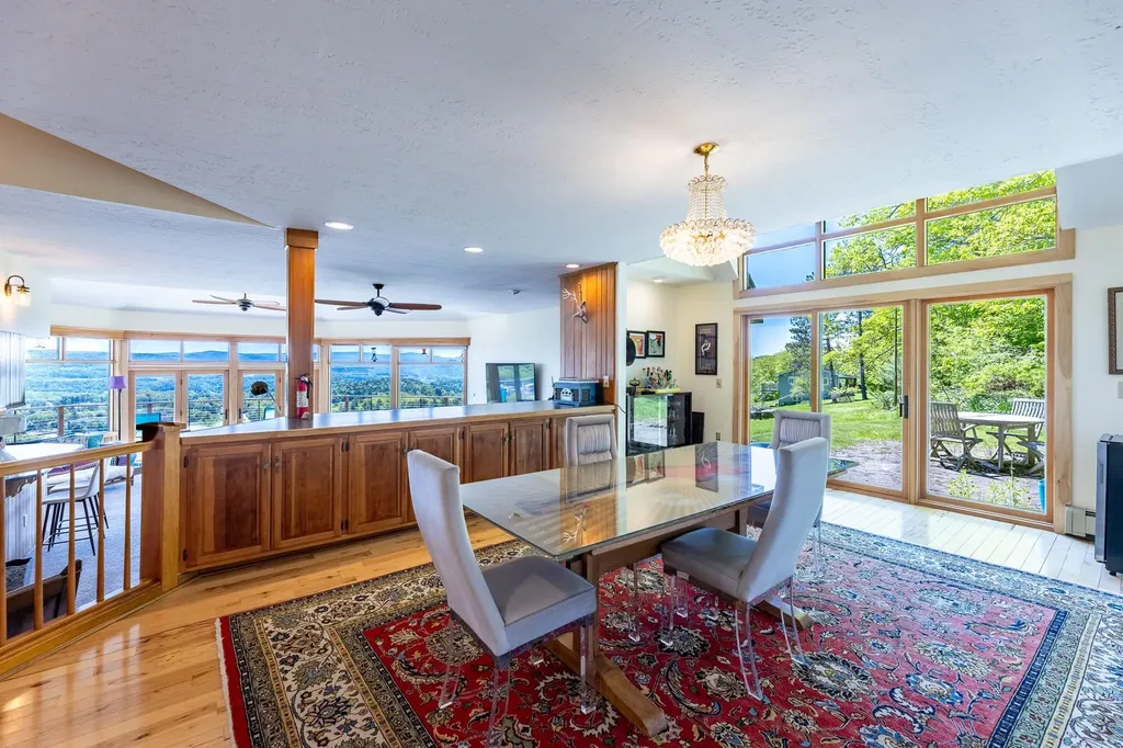 122 Coachman's Way Hartford VT 05001