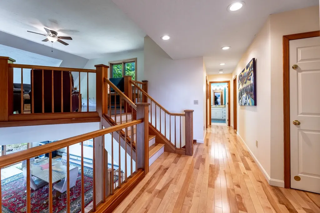 122 Coachman's Way Hartford VT 05001