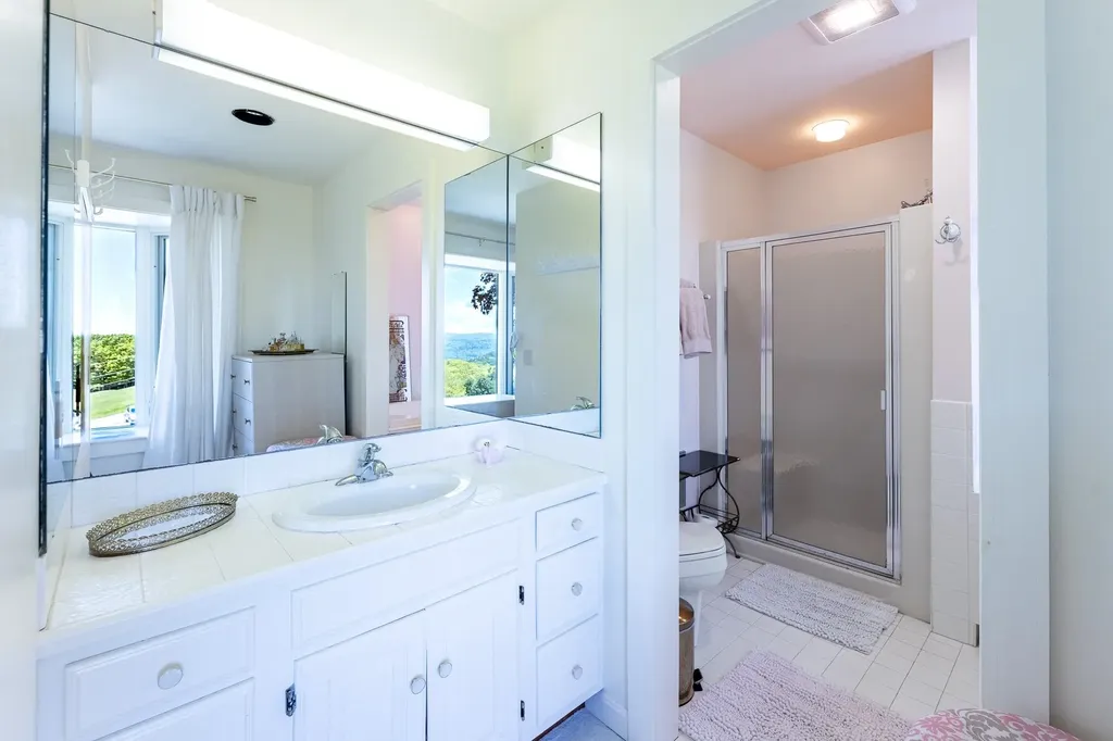 122 Coachman's Way Hartford VT 05001