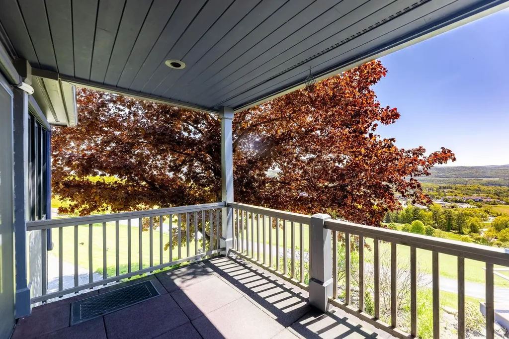 122 Coachman's Way Hartford VT 05001