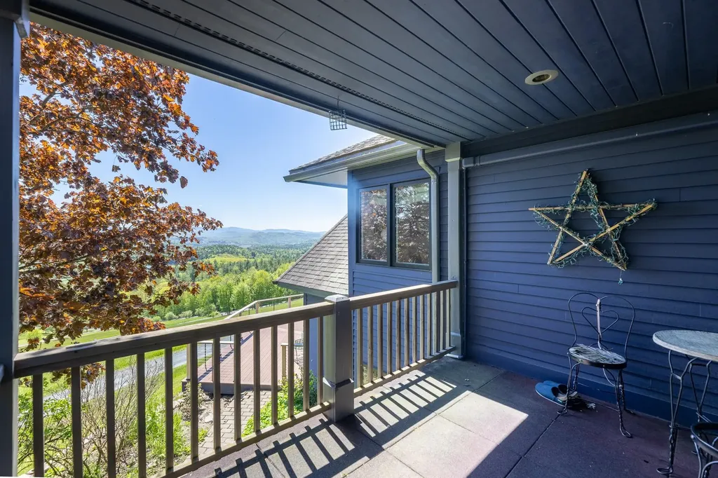 122 Coachman's Way Hartford VT 05001