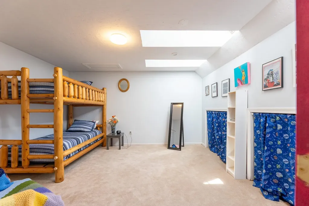 122 Coachman's Way Hartford VT 05001