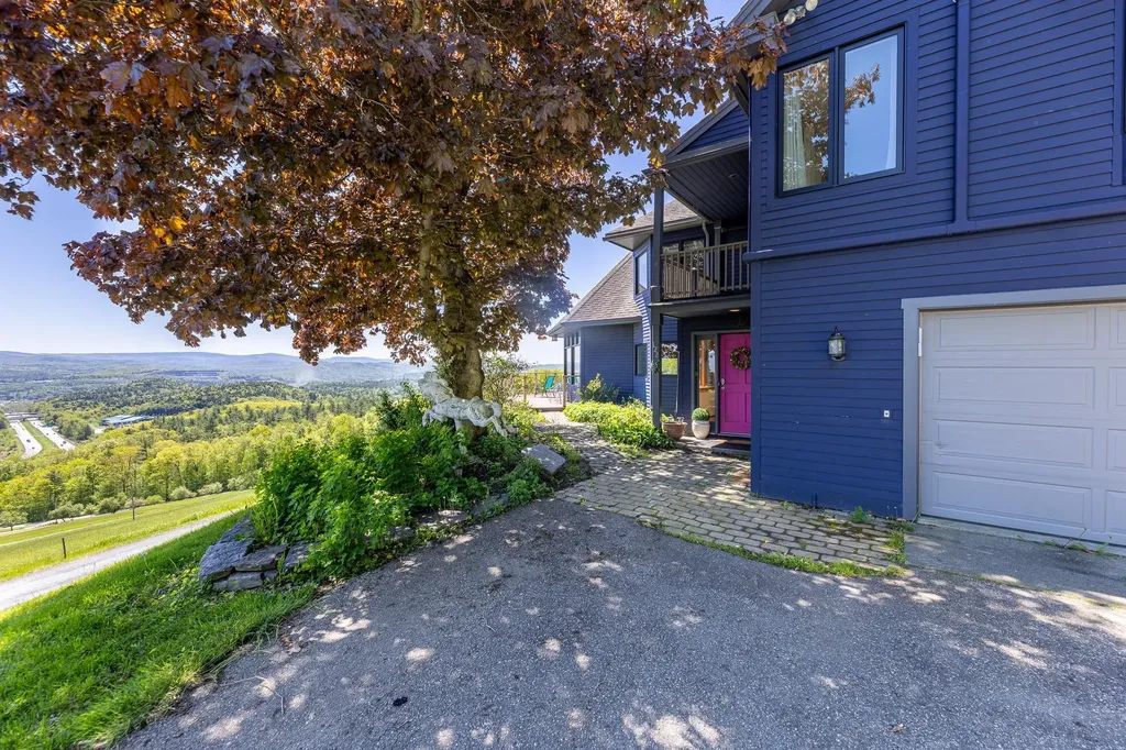 122 Coachman's Way Hartford VT 05001