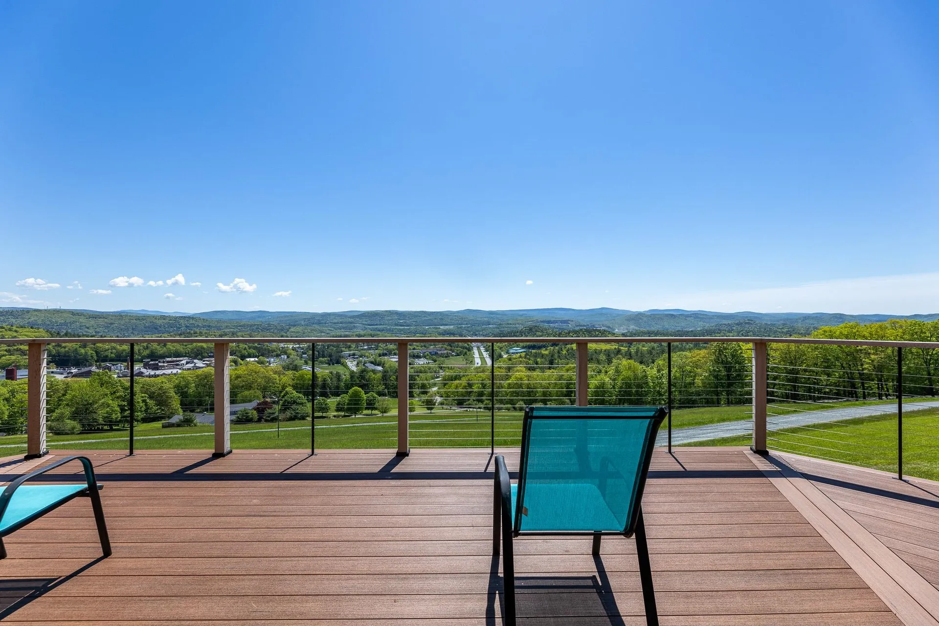 122 Coachman's Way Hartford VT 05001