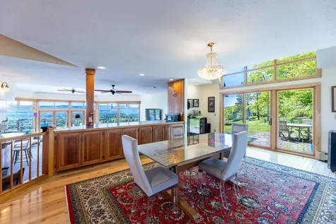 122 Coachman's Way Hartford VT 05001