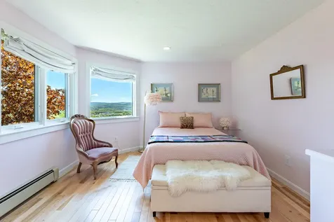 122 Coachman's Way Hartford VT 05001