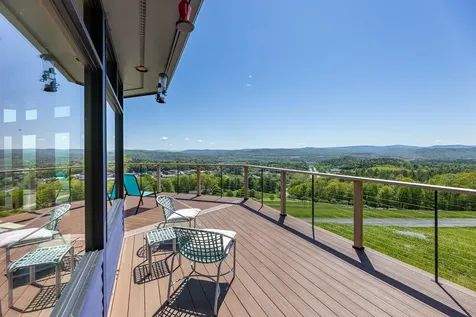 122 Coachman's Way Hartford VT 05001