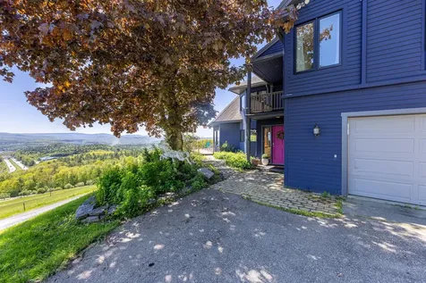 122 Coachman's Way Hartford VT 05001