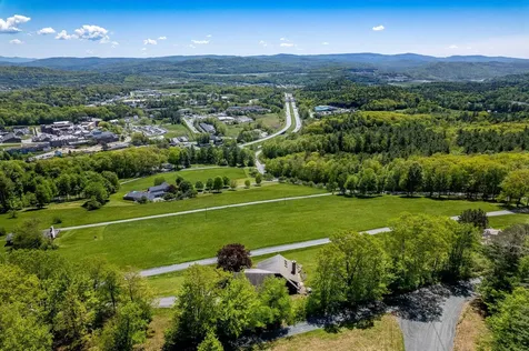 122 Coachman's Way Hartford VT 05001