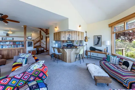 122 Coachman's Way Hartford VT 05001