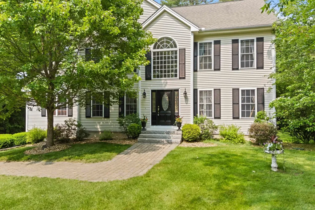 6 Evergreen Lane Amherst NH 03031