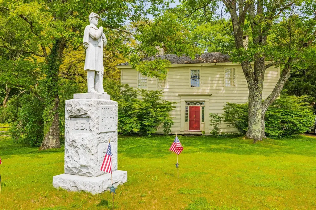 4 Quechee Road Hartland VT 05048