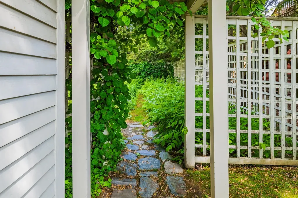 4 Quechee Road Hartland VT 05048