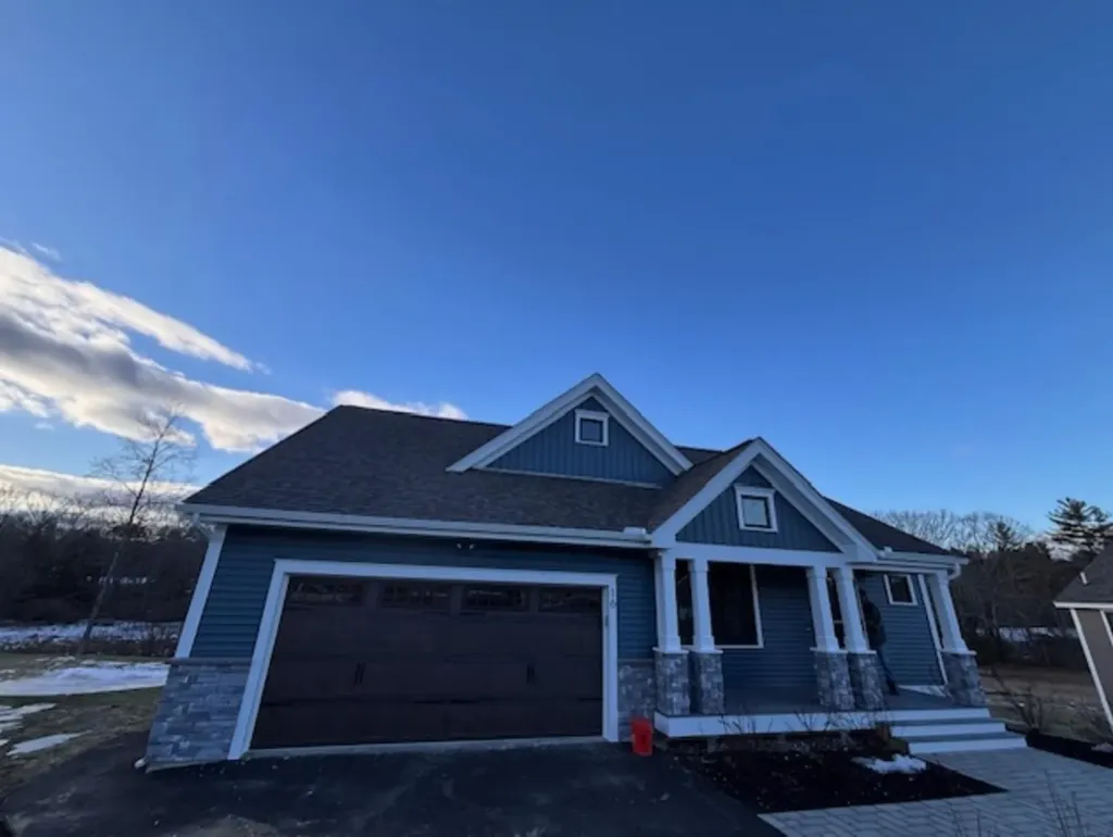 16 Edgewater Drive Brentwood NH 03833