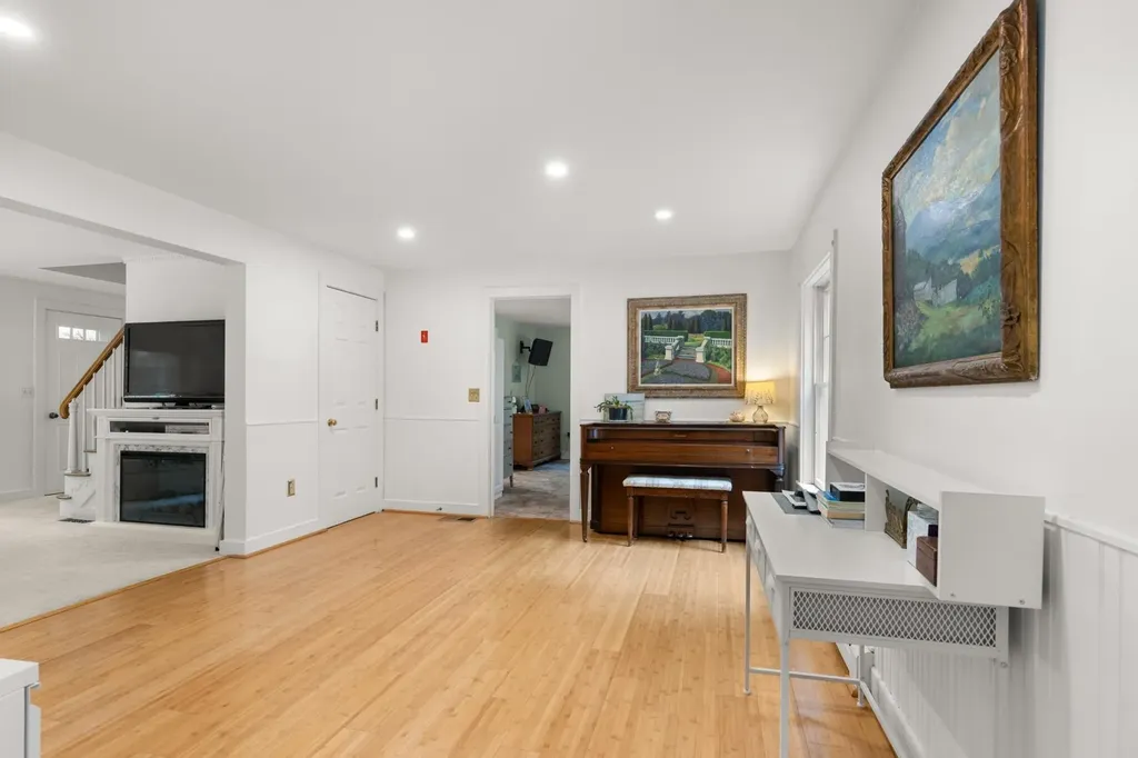 31 Riverside Farm Drive Lee NH 03861