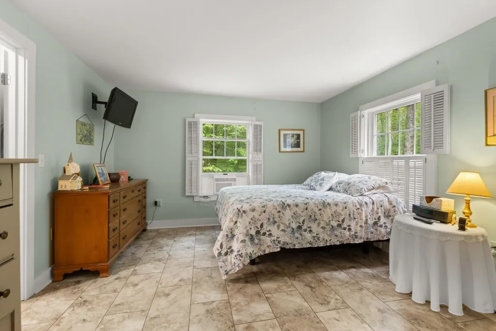 31 Riverside Farm Drive Lee NH 03861