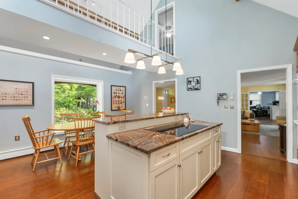 32 Holton Circle Londonderry NH 03053