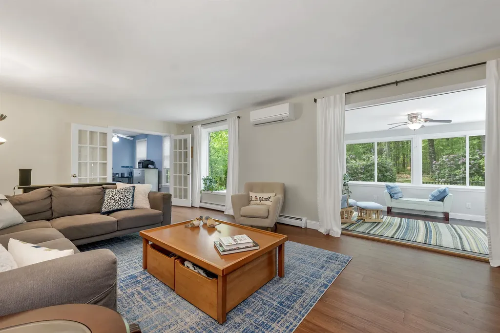 32 Holton Circle Londonderry NH 03053