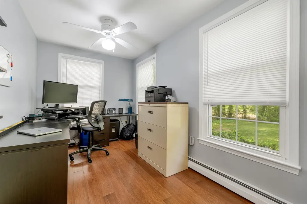 32 Holton Circle Londonderry NH 03053