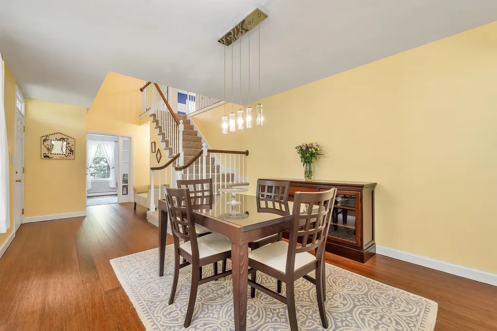 32 Holton Circle Londonderry NH 03053