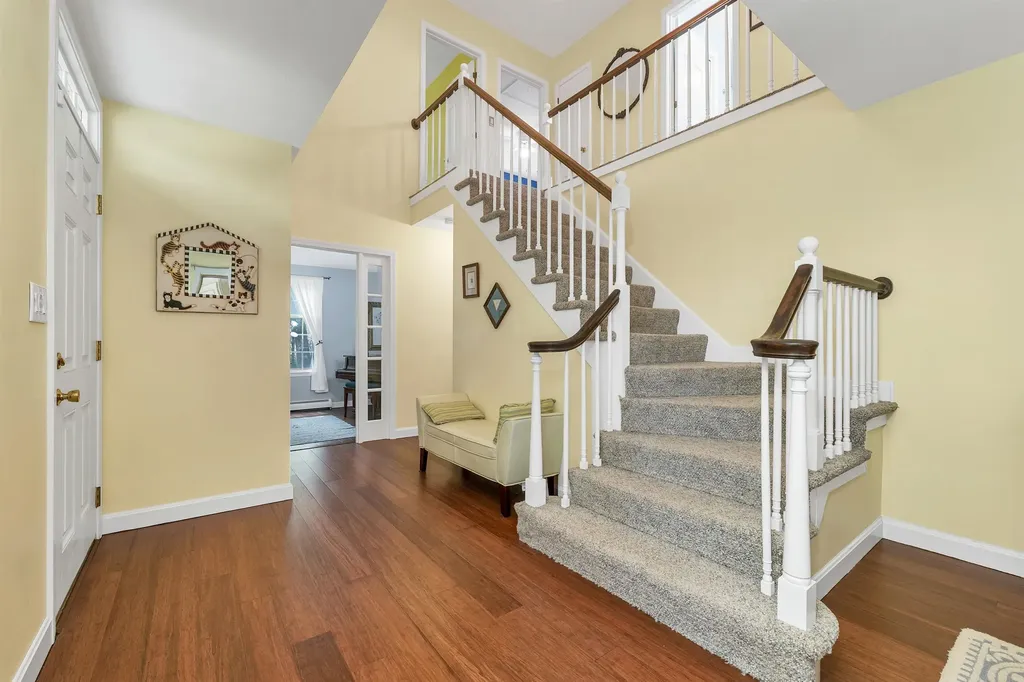 32 Holton Circle Londonderry NH 03053