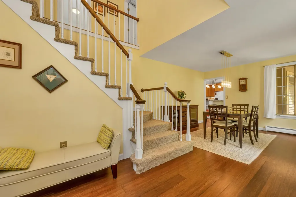 32 Holton Circle Londonderry NH 03053