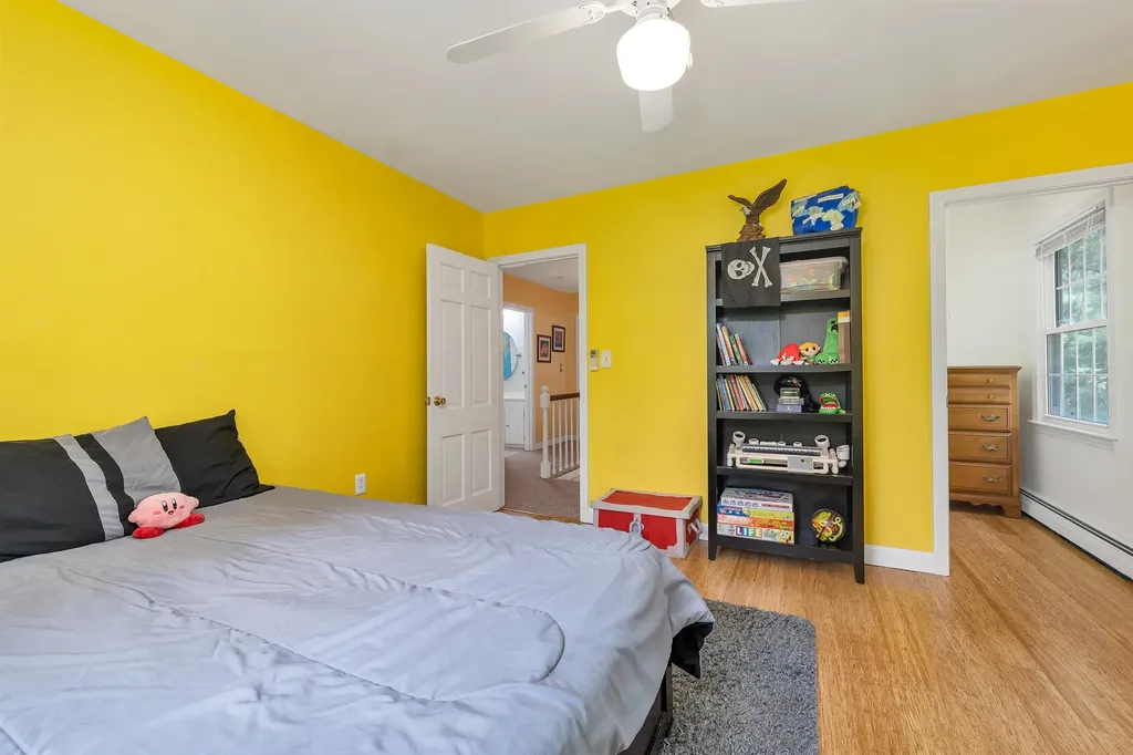 32 Holton Circle Londonderry NH 03053