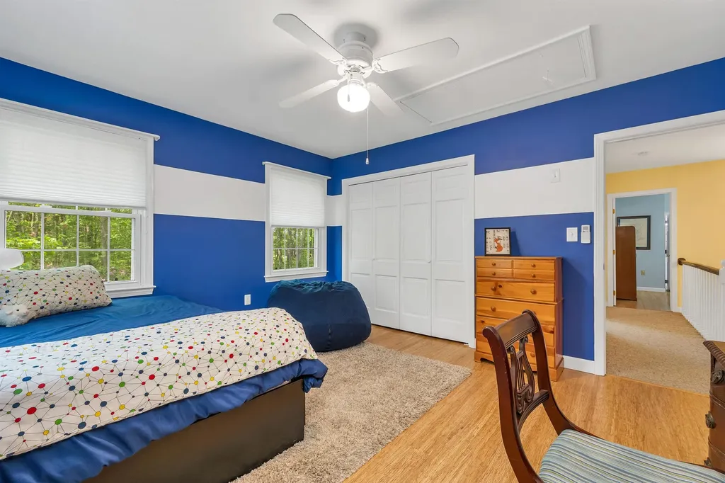 32 Holton Circle Londonderry NH 03053