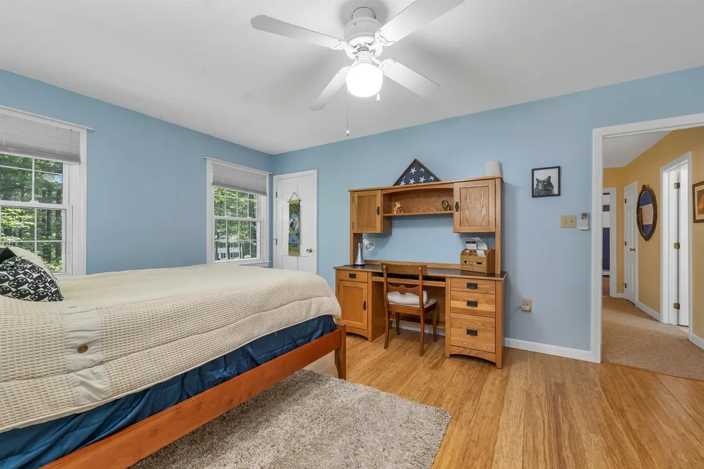 32 Holton Circle Londonderry NH 03053