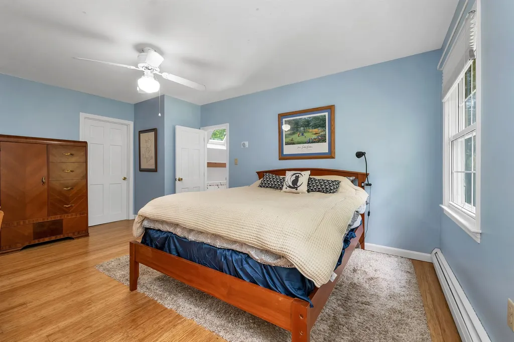 32 Holton Circle Londonderry NH 03053