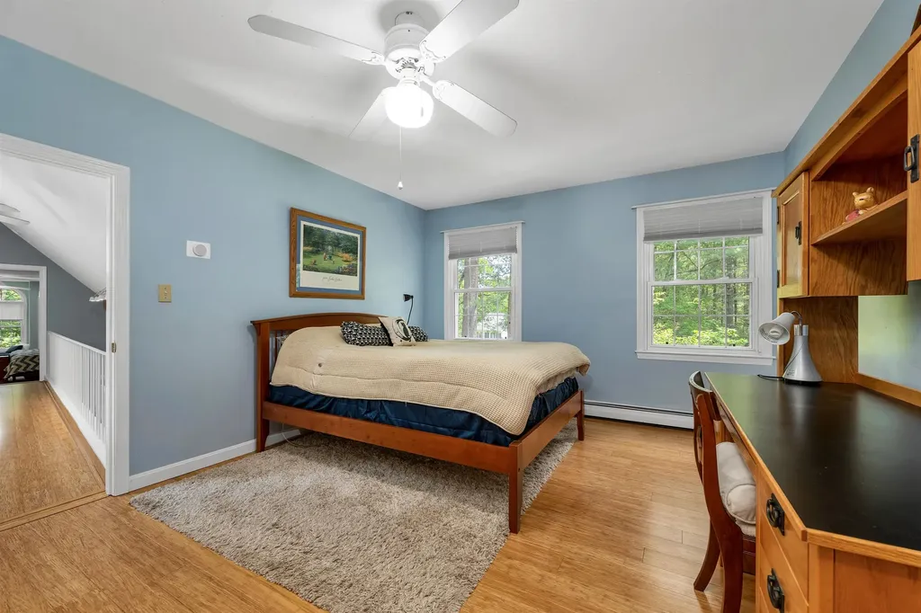 32 Holton Circle Londonderry NH 03053