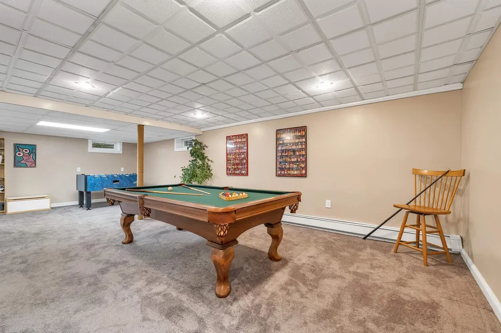 32 Holton Circle Londonderry NH 03053