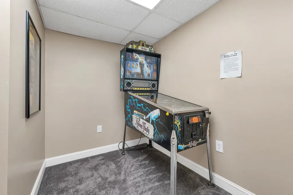 32 Holton Circle Londonderry NH 03053