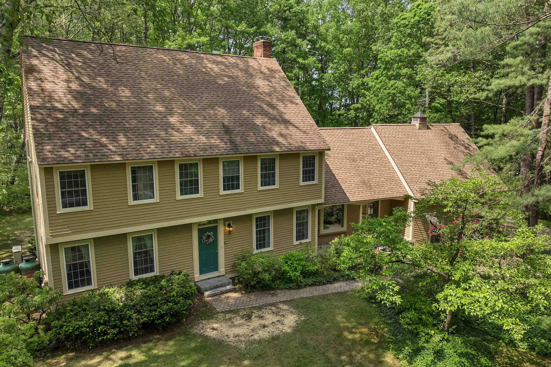 32 Holton Circle Londonderry NH 03053