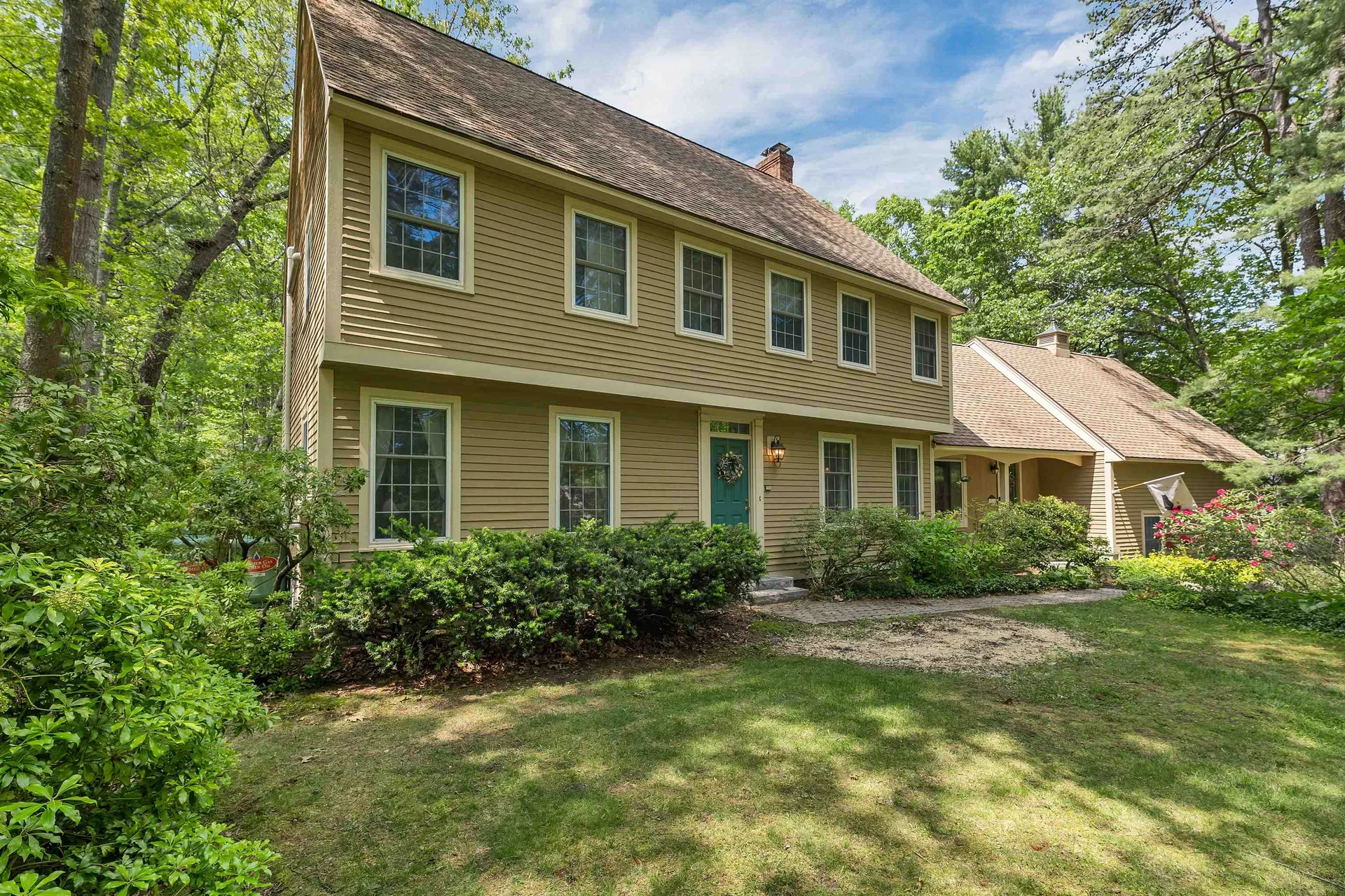 32 Holton Circle Londonderry NH 03053