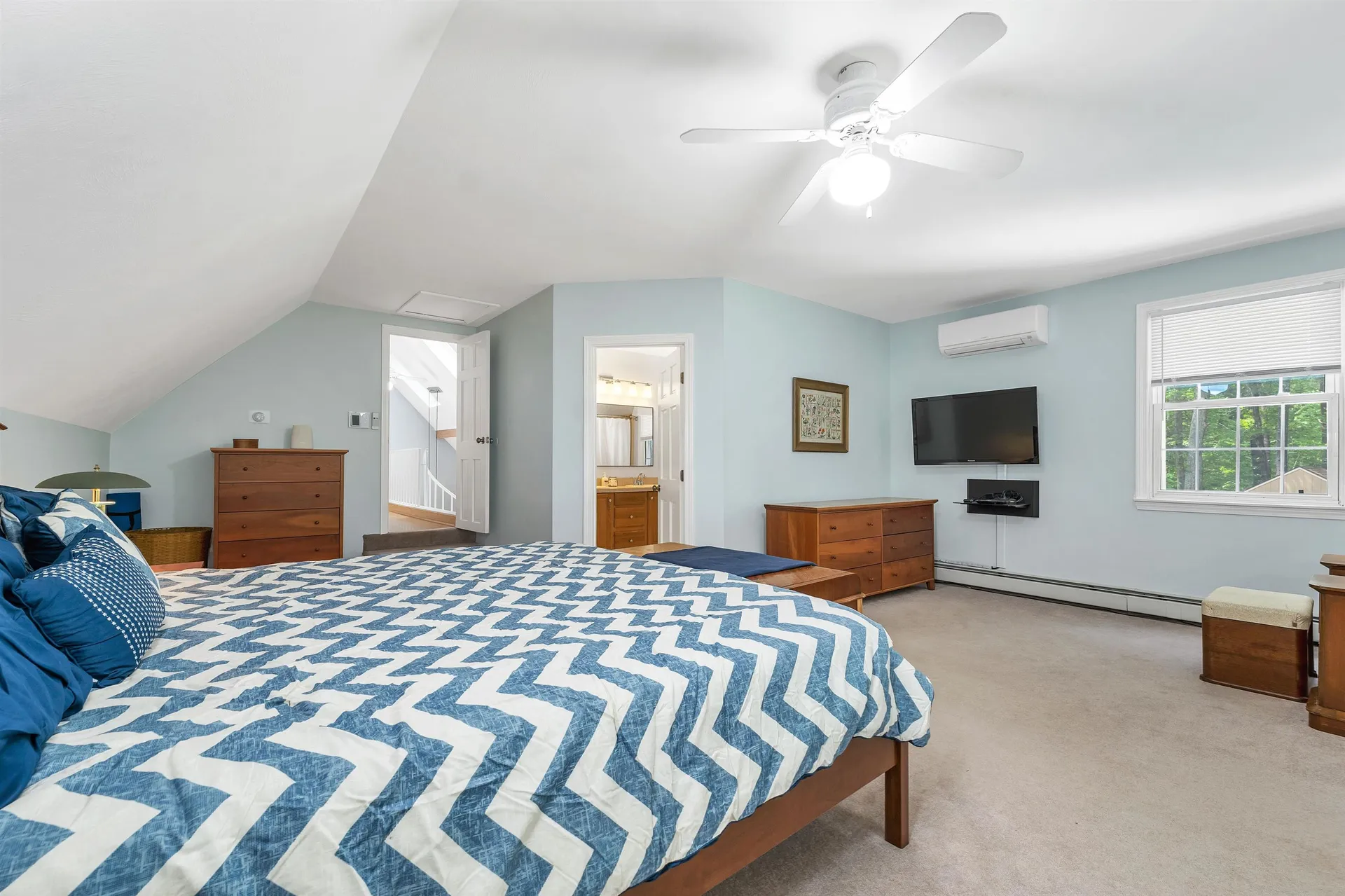 32 Holton Circle Londonderry NH 03053