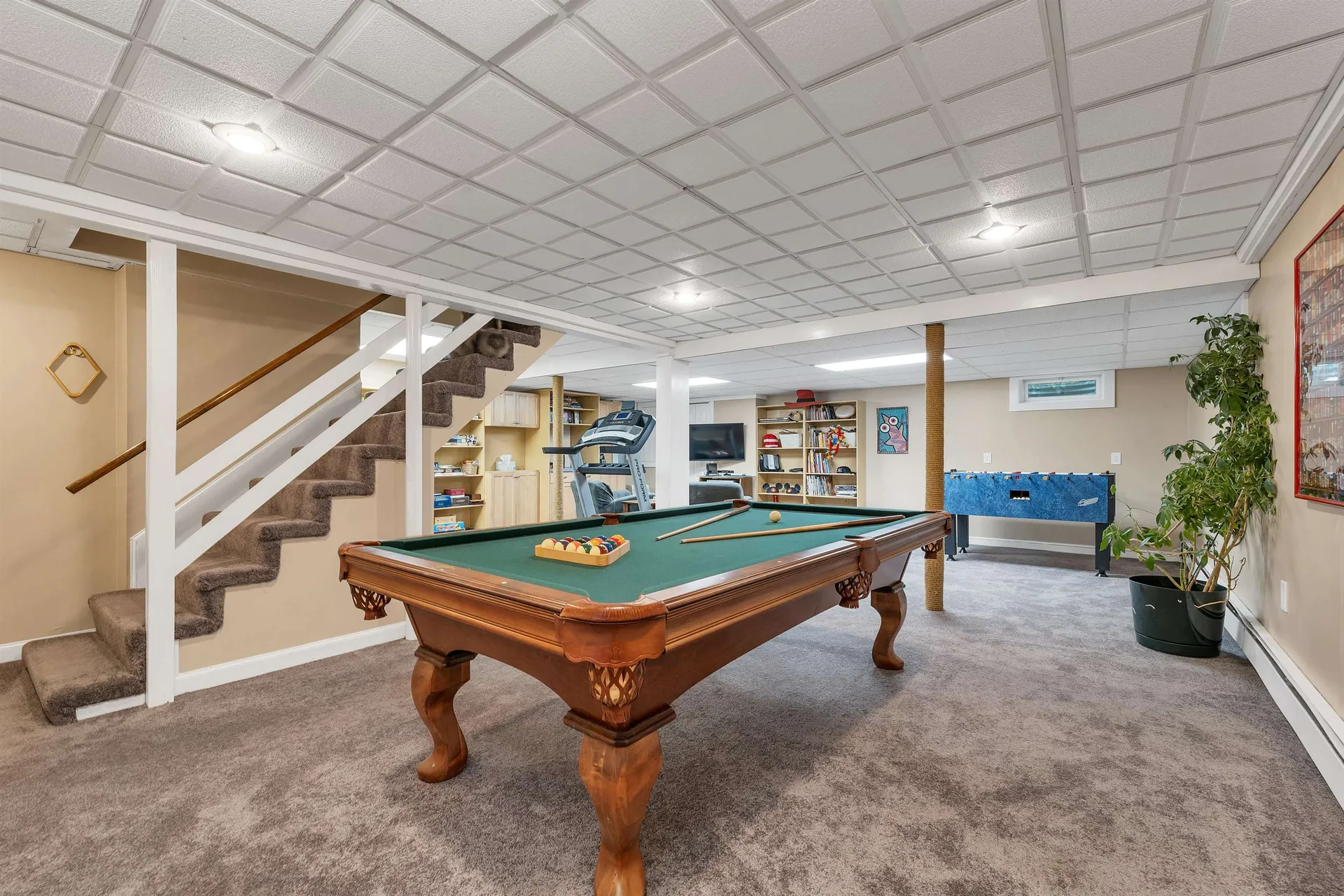 32 Holton Circle Londonderry NH 03053