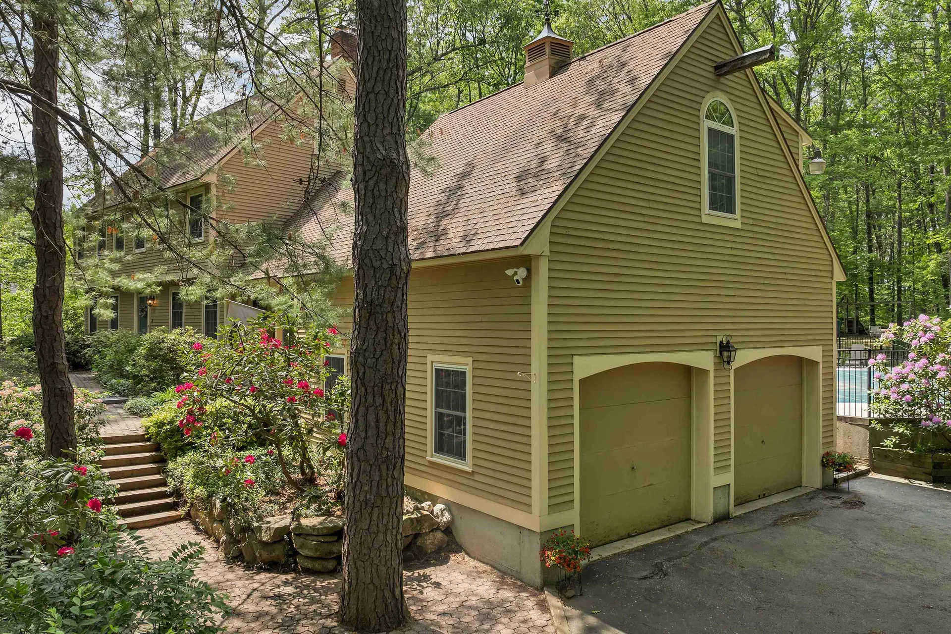 32 Holton Circle Londonderry NH 03053